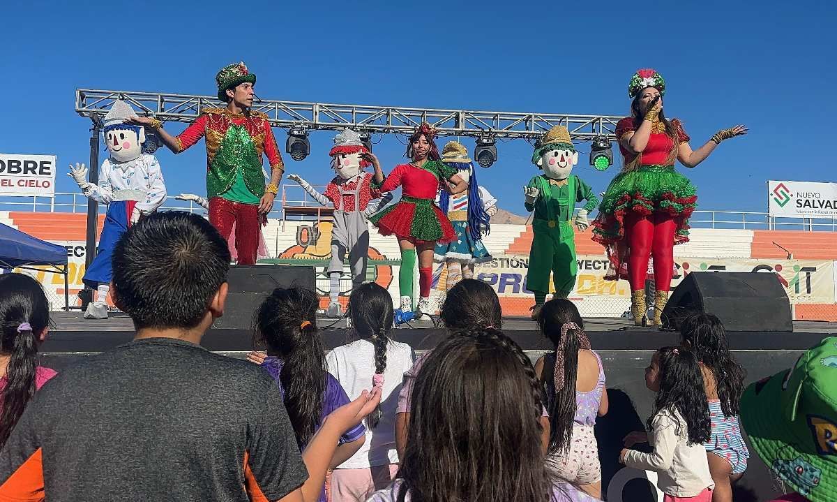 Miles de familias celebraron la magia de la Navidad en el Estadio El Cobre de El Salvador