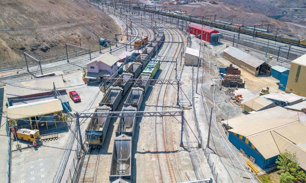 Codelco División El Teniente optimiza el transporte de mineral húmedo con innovadora película antiadherente