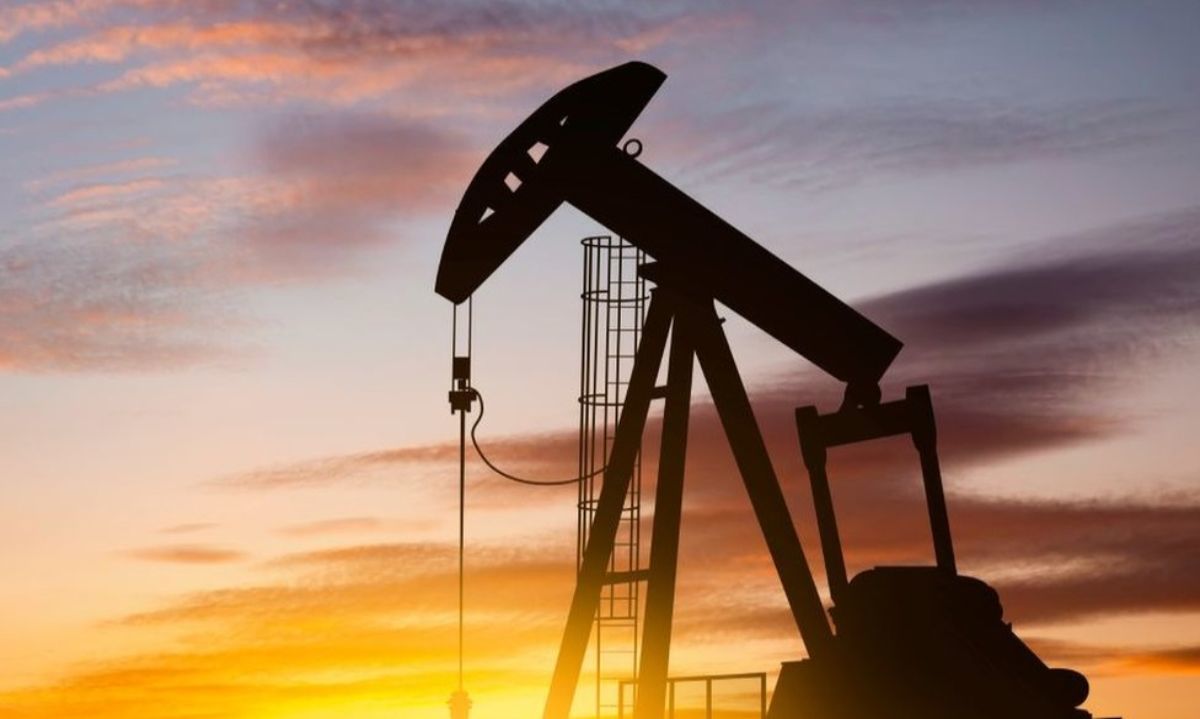 Precio del petróleo se desploma, ¿cuándo se reflejará la rebaja en Chile?