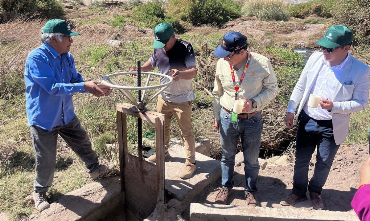 Más de 150 agricultores y regantes de Calama son beneficiados con tuberías 