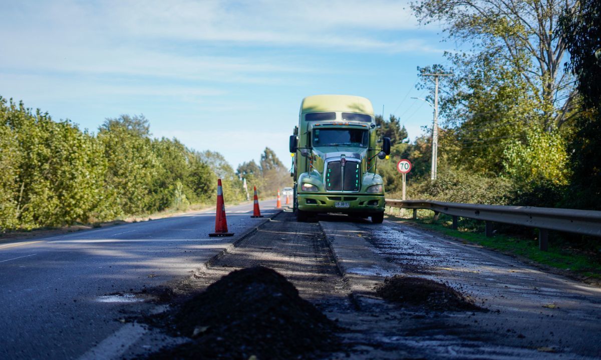 Realizan pruebas para validar el reemplazo de áridos del río por escoria de cobre en la Ruta F 30 E