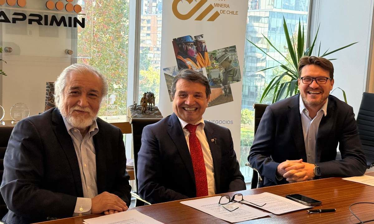 Chile se proyecta al cosmos: Cámara Minera y APRIMIN firman histórico acuerdo para avanzar en minería espacial