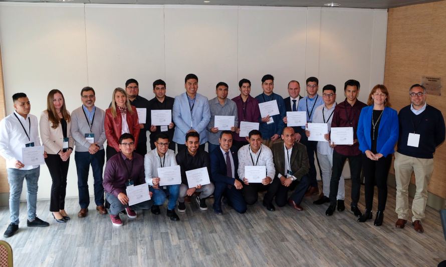 16 jóvenes egresados de liceos TP de la red ELEVA certificaron sus competencias laborales en minería