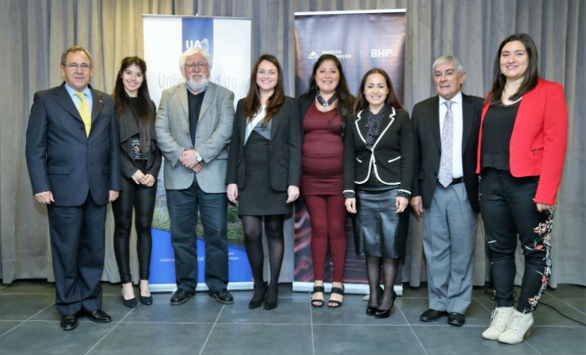 Cuatro estudiantes de Ingeniería UA recibieron beca “Mujer y Minería”