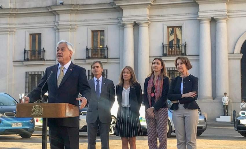 Presentan flota de autos eléctricos para uso del Gobierno