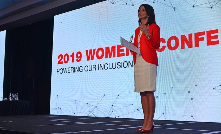 Cummins realizó conferencia internacional en el día de la mujer