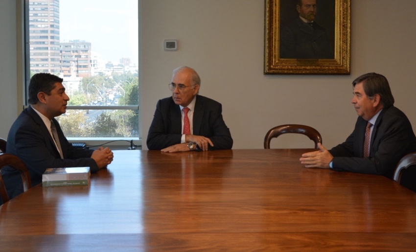 Ministro de Tribunal Ambiental de Santiago se reunió con presidente de SONAMI