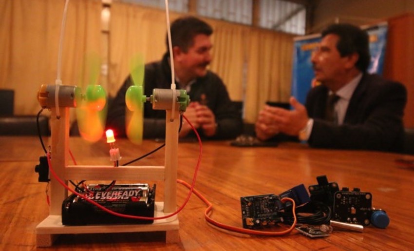 Costadigital PUCV y Codelco lanzan taller experimental de robótica