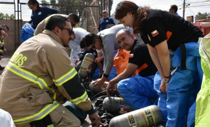 Bomberos se capacitaron en control de sustancias peligrosas gracias a convenio con Codelco