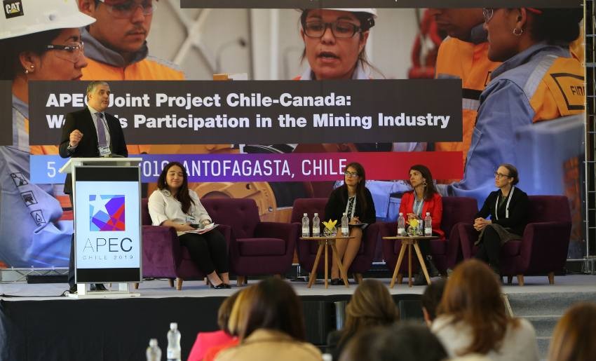 En Antofagasta se debatió sobre el rol de la mujer en minería