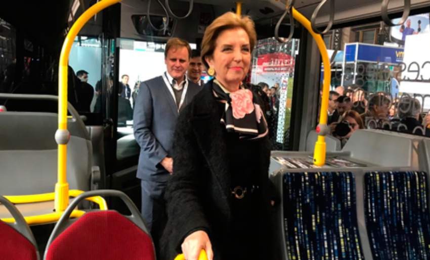 Ministra Hutt anunció la llegada de más de 200 buses eléctricos nuevos a la capital