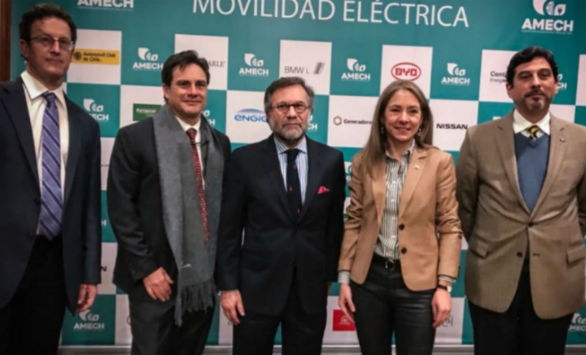 Energía y Transportes reiteran compromiso del Gobierno con la electromovilidad