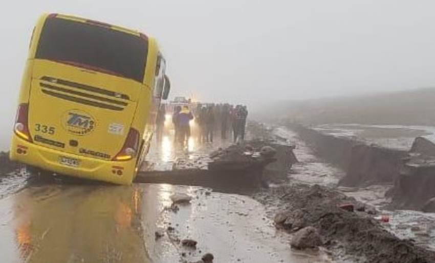 Fuertes lluvias cortan camino a Collahuasi