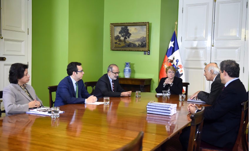 Bachelet recibe 54 recomendaciones para elevar la Productividad de la Gran Minería del Cobre