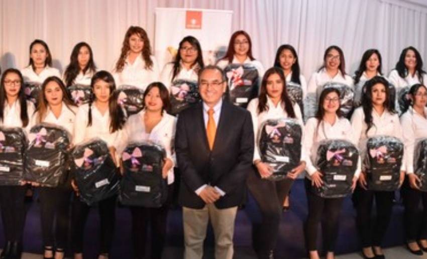 50 jóvenes fueron certificadas en programa “Aprendices” de Codelco Distrito Norte